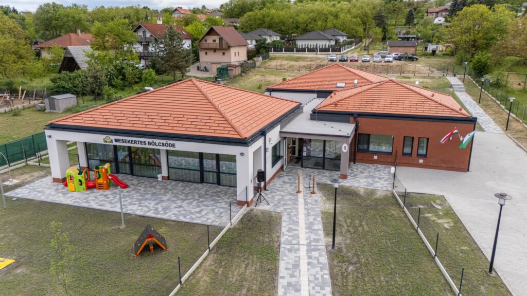 ÁTADÁSRA KERÜLT A MESEKERTES BÖLCSŐDE